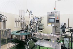 Liquid filling seaming machine (BTW-612S)